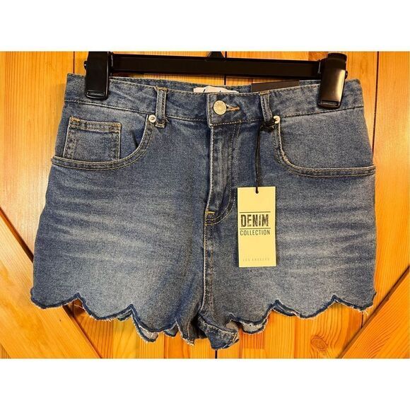 Love Tree Denim shorts scalloped hem size Small medium wash nwt (2169) - Picture 1 of 4